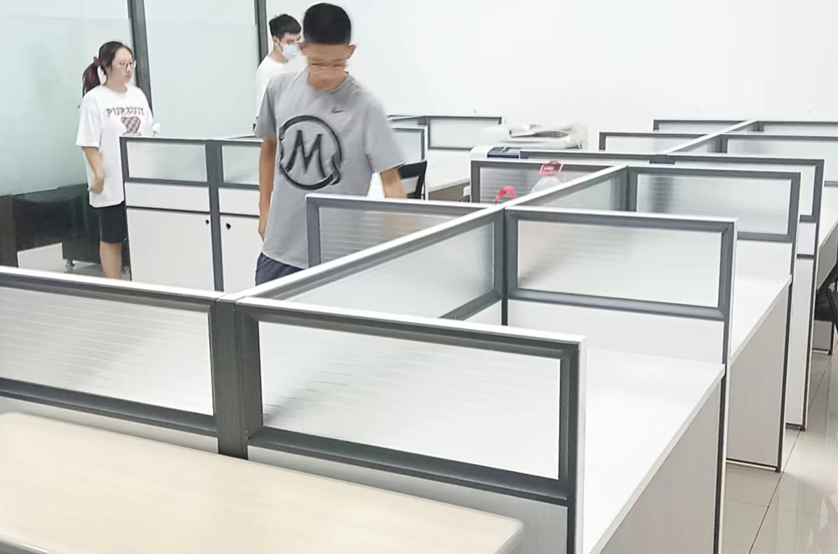 北京朝阳某科技公司和憨熊大二手办公家具达成合作协议，并已经安装完成！